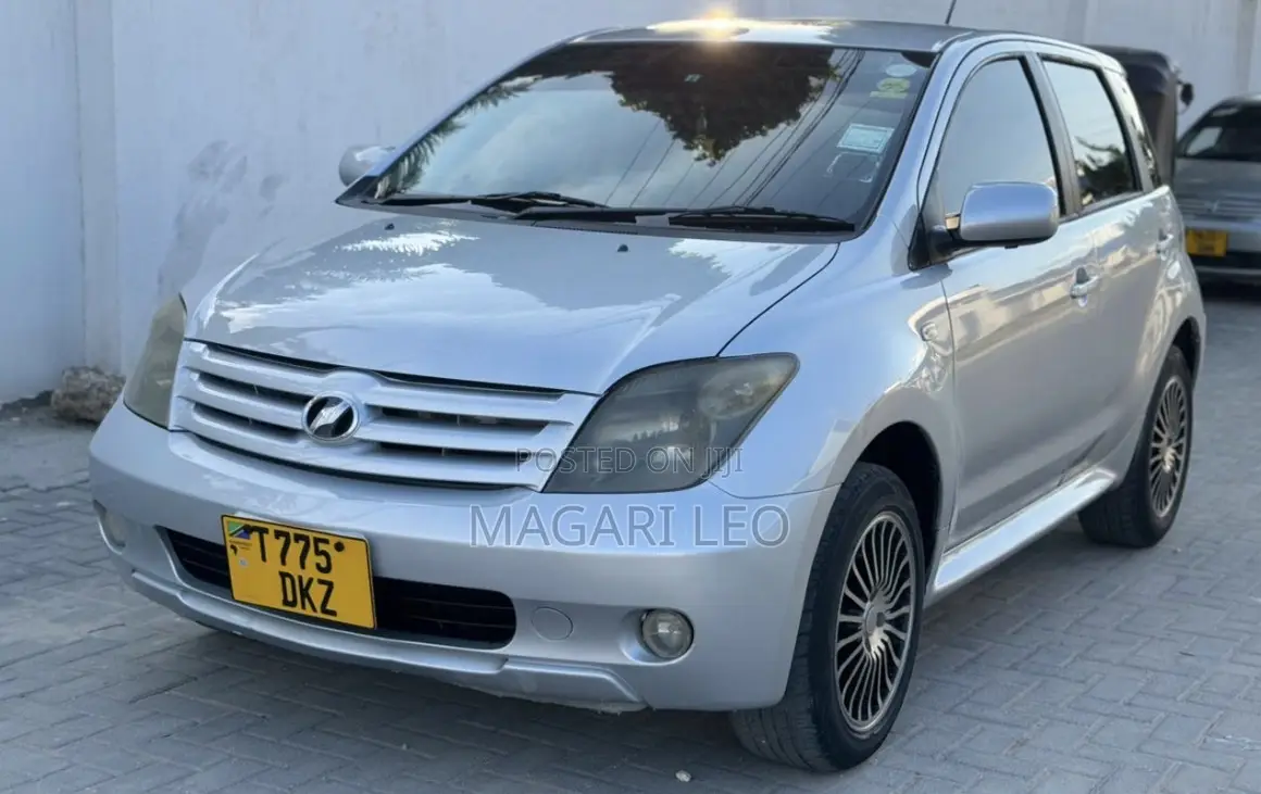 Toyota IST 2005 Silver