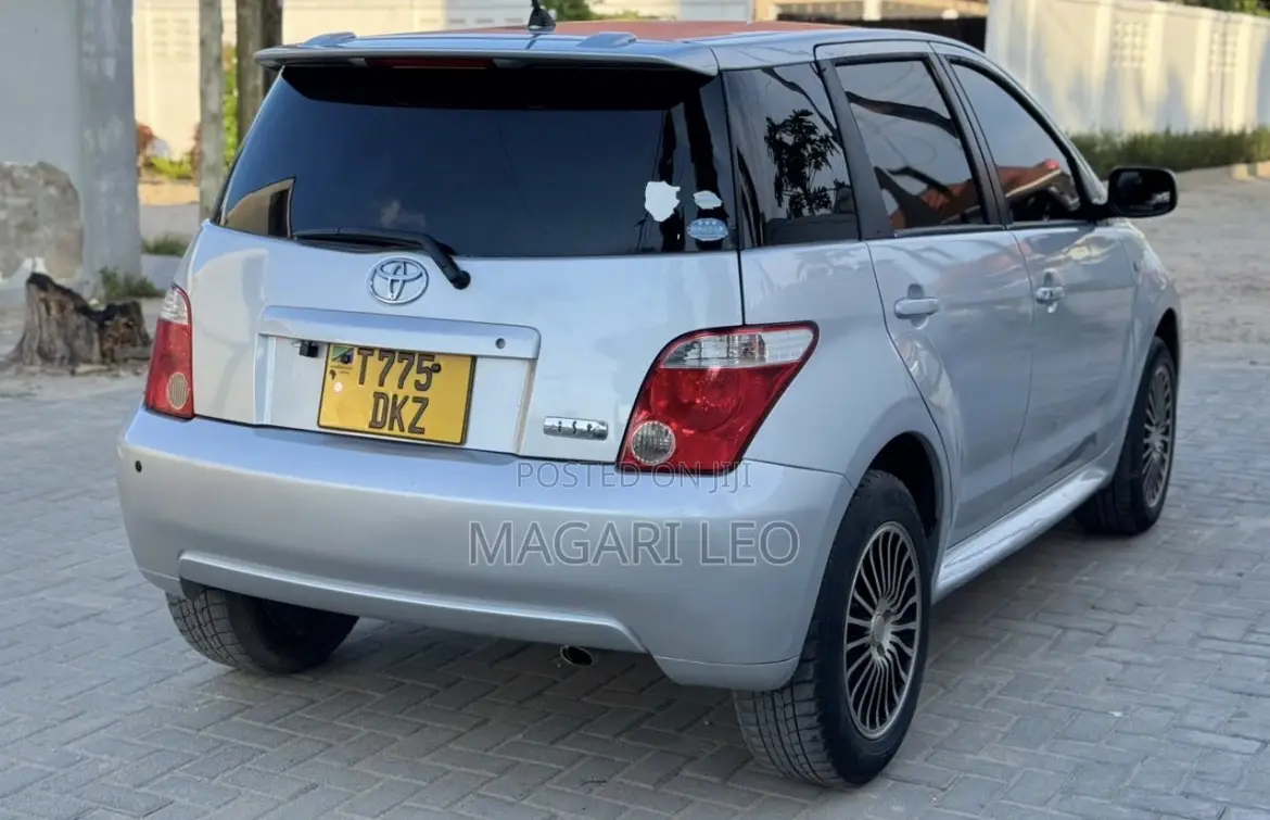 Toyota IST 2005 Silver