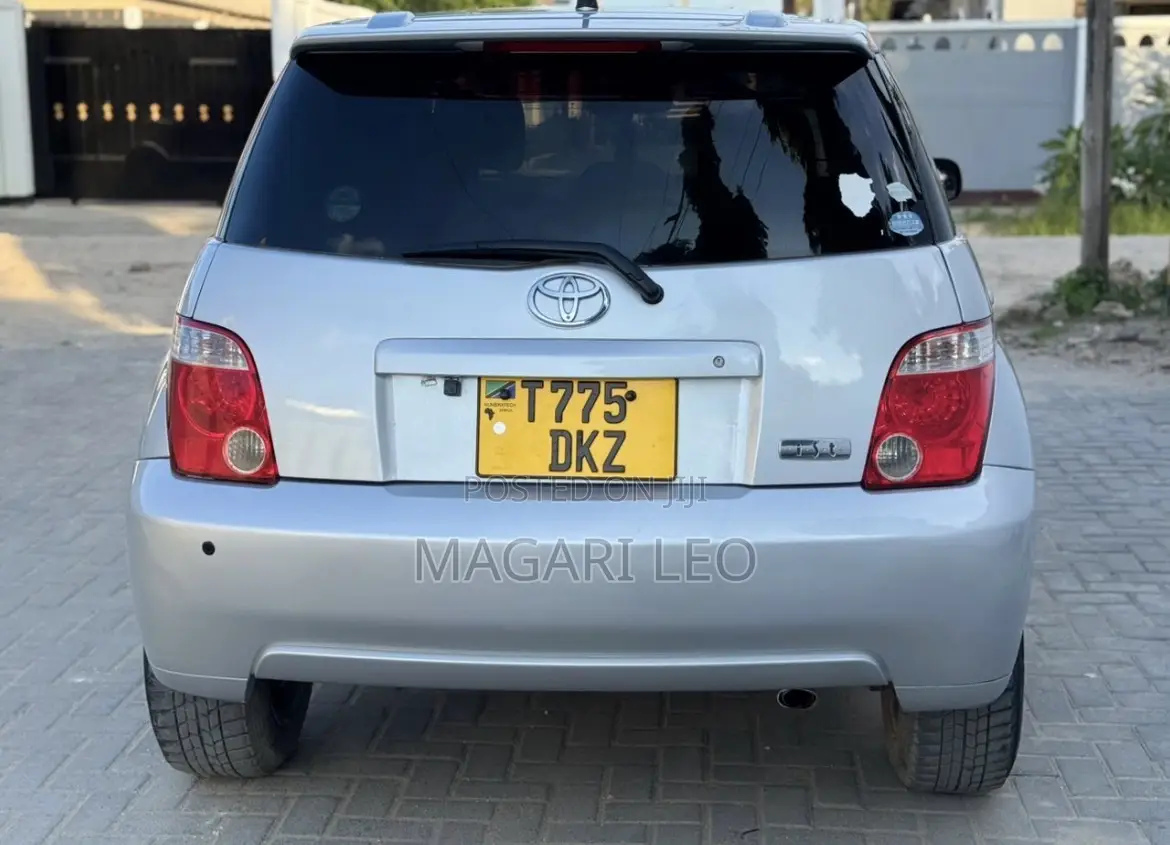 Toyota IST 2005 Silver
