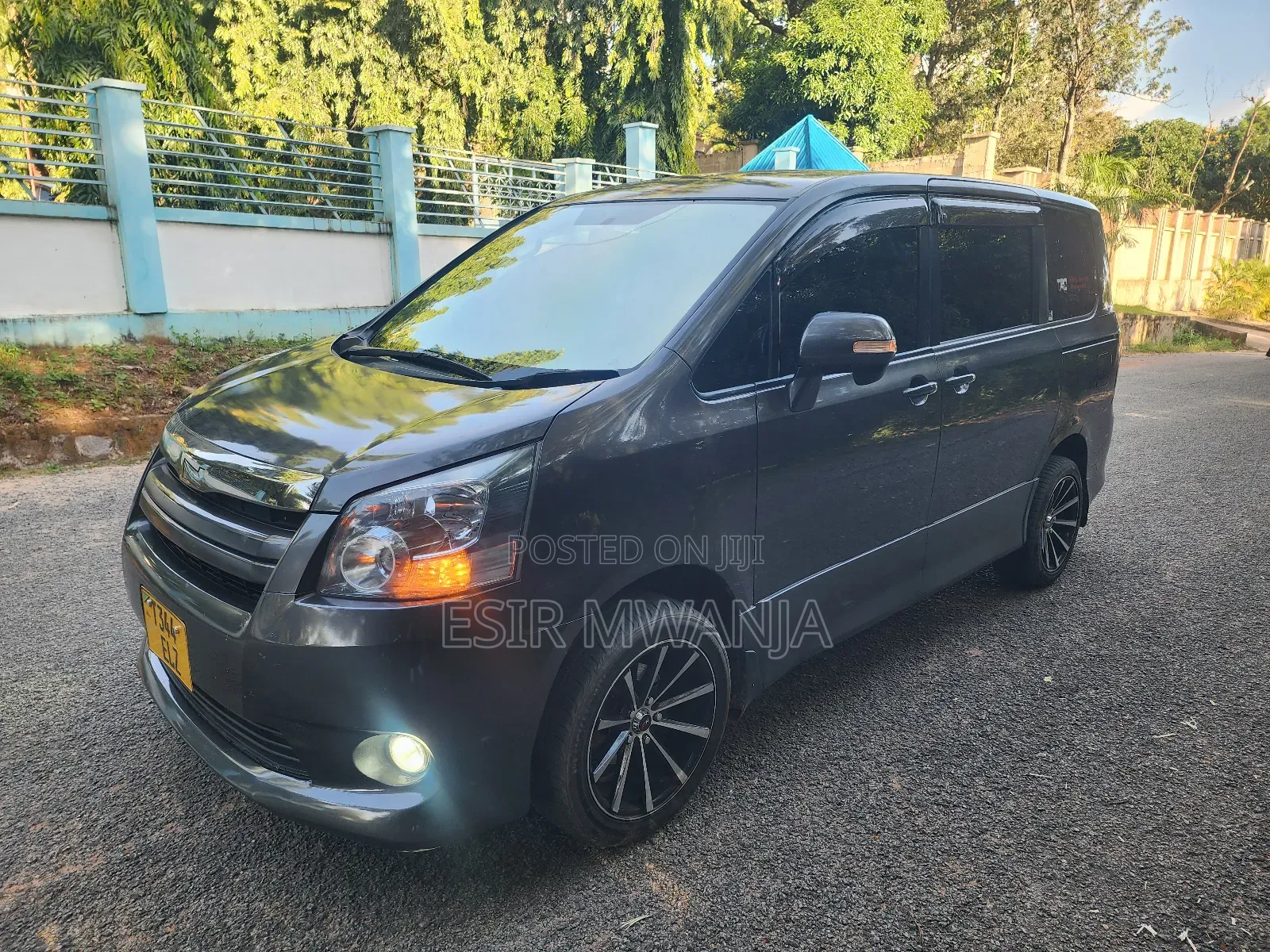 Toyota Noah 2009 Gray