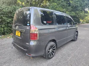 Toyota Noah 2009 Gray