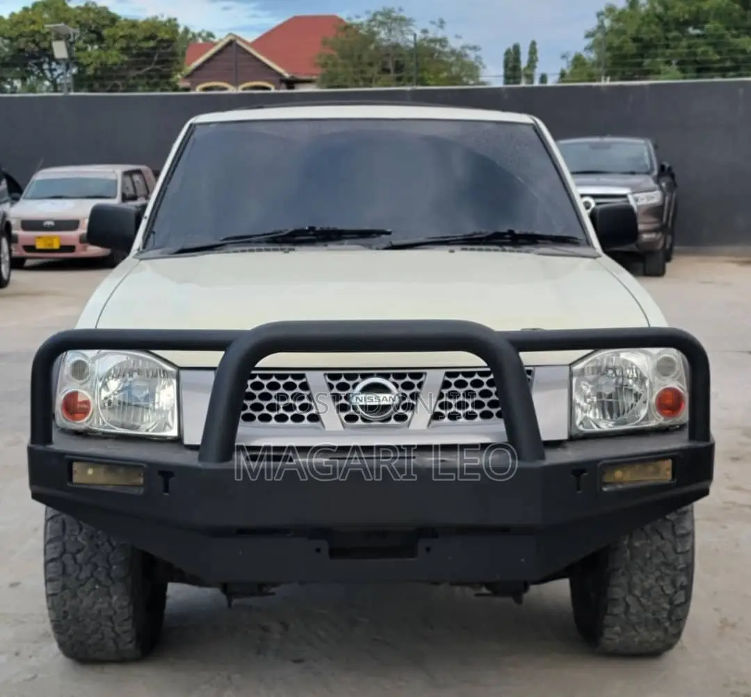 Nissan Hardbody 2007 Off white