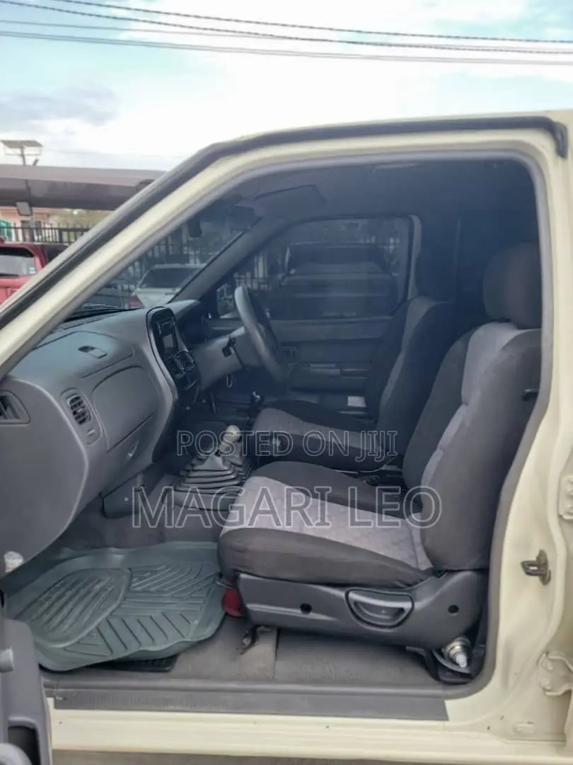 Nissan Hardbody 2007 Off white