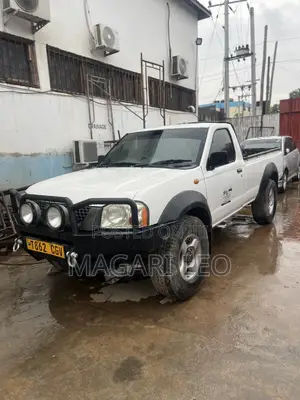 Nissan Hardbody 2007 White
