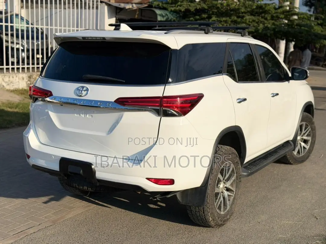 Toyota Fortuner 2.8 D AWD 2019 White