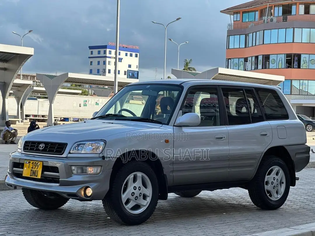 Toyota RAV4 Base 4x4 1999 Silver