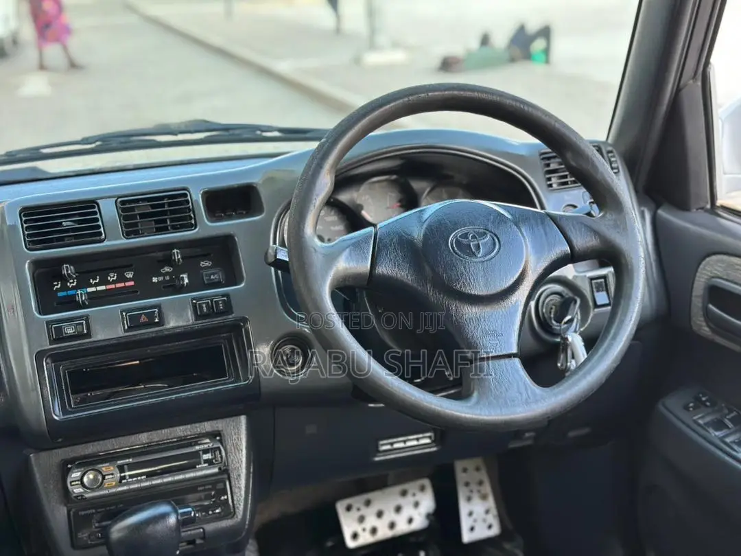 Toyota RAV4 Base 4x4 1999 Silver