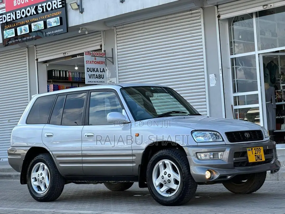 Toyota RAV4 Base 4x4 1999 Silver