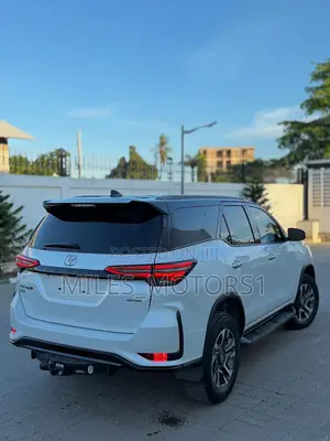 Toyota Fortuner 2024 White