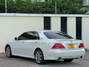 Toyota Crown 2006 White