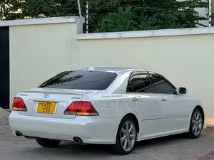 Toyota Crown 2006 White