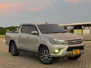 Toyota Hilux 2018 Silver