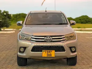 Toyota Hilux 2018 Silver