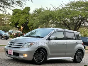 Toyota IST 2004 Silver