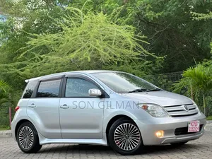 Toyota IST 2004 Silver