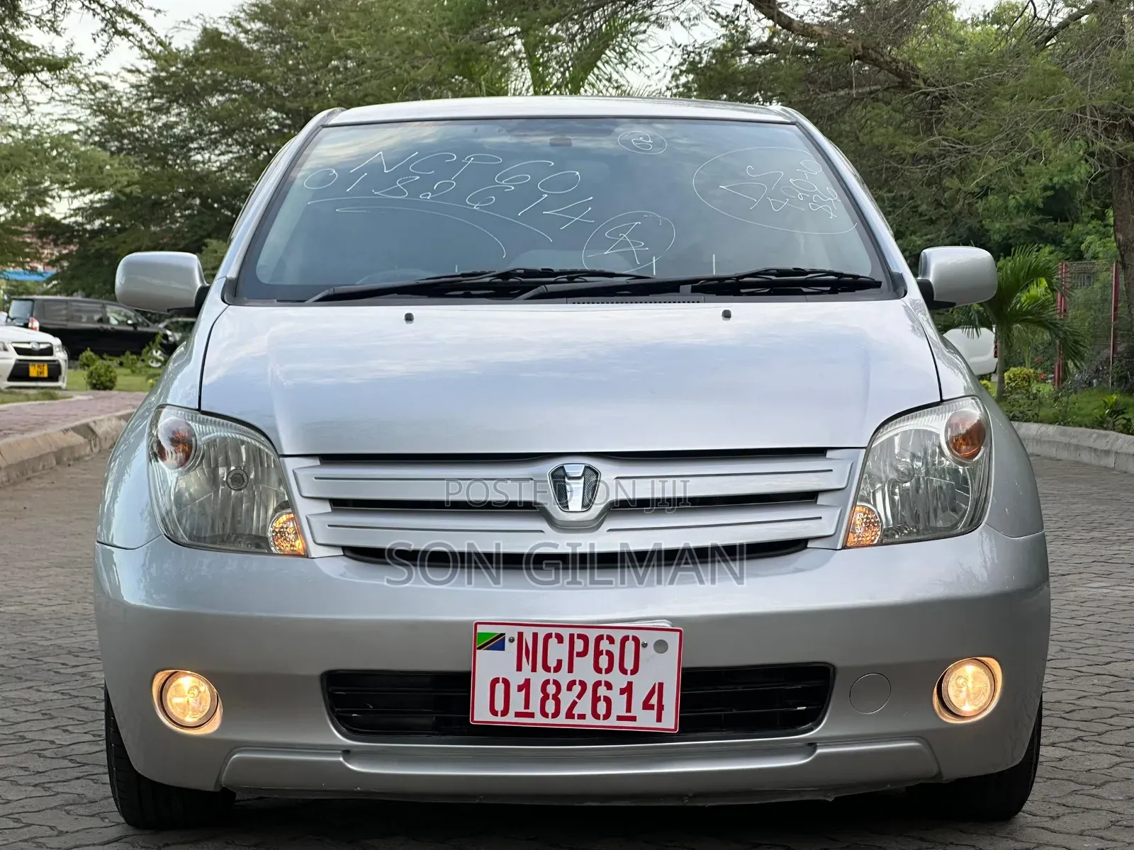 Toyota IST 2004 Silver