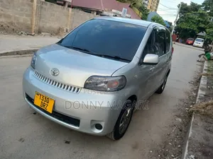 Toyota Porte 2004 Silver