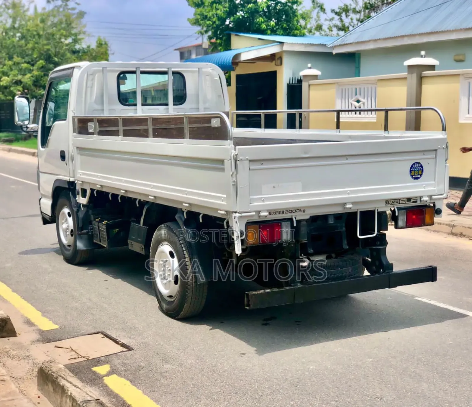 Isuzu 2 Toms Truck