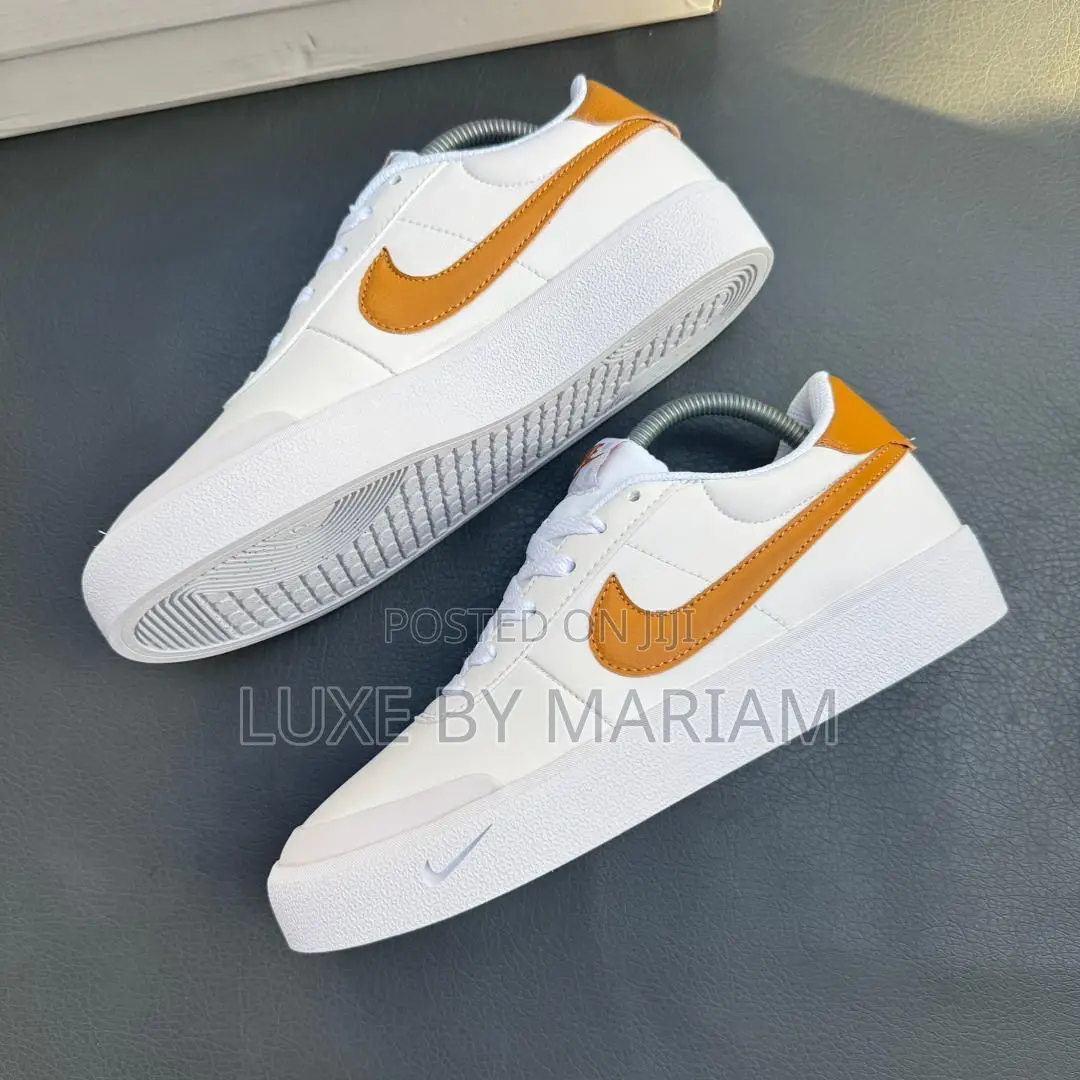 Flat Nike Sneaker
