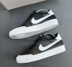Flat Nike Sneaker