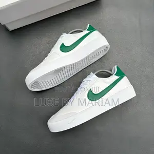 Flat Nike Sneaker