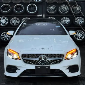 Mercedes-Benz E300 2017 Off white