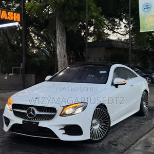 Mercedes-Benz E300 2017 Off white