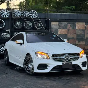 Mercedes-Benz E300 2017 Off white