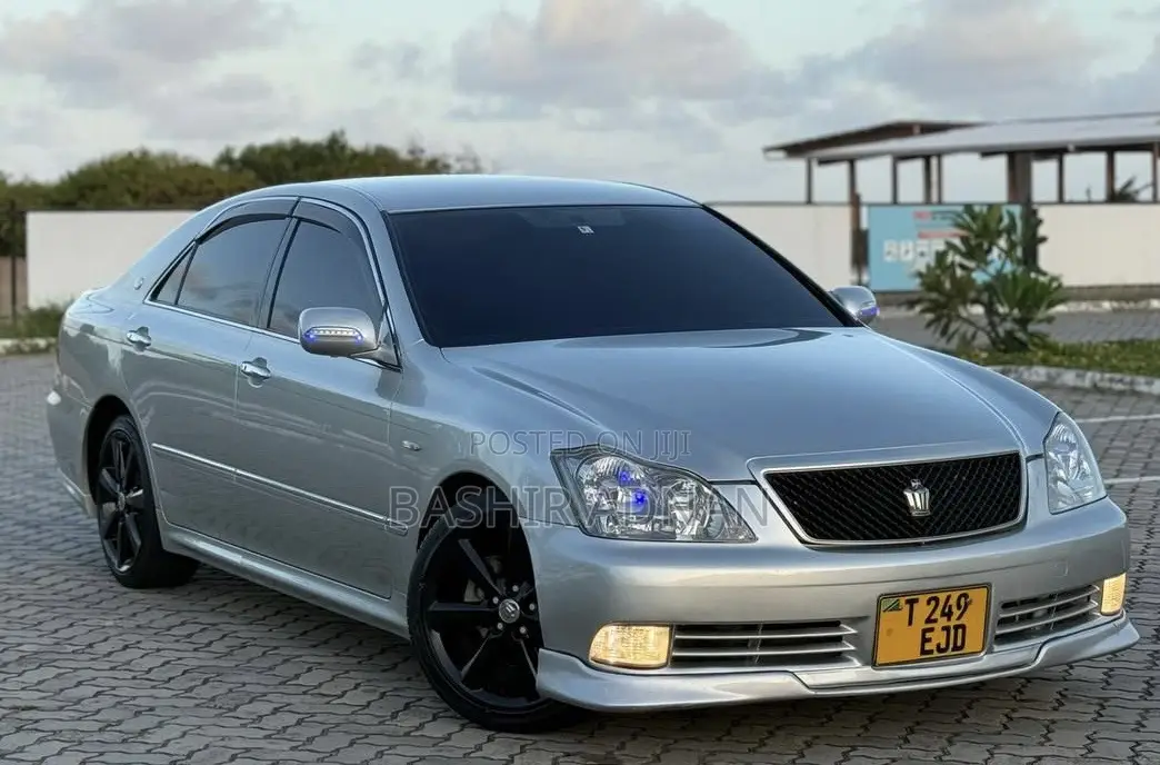 Toyota Crown 2005 Silver