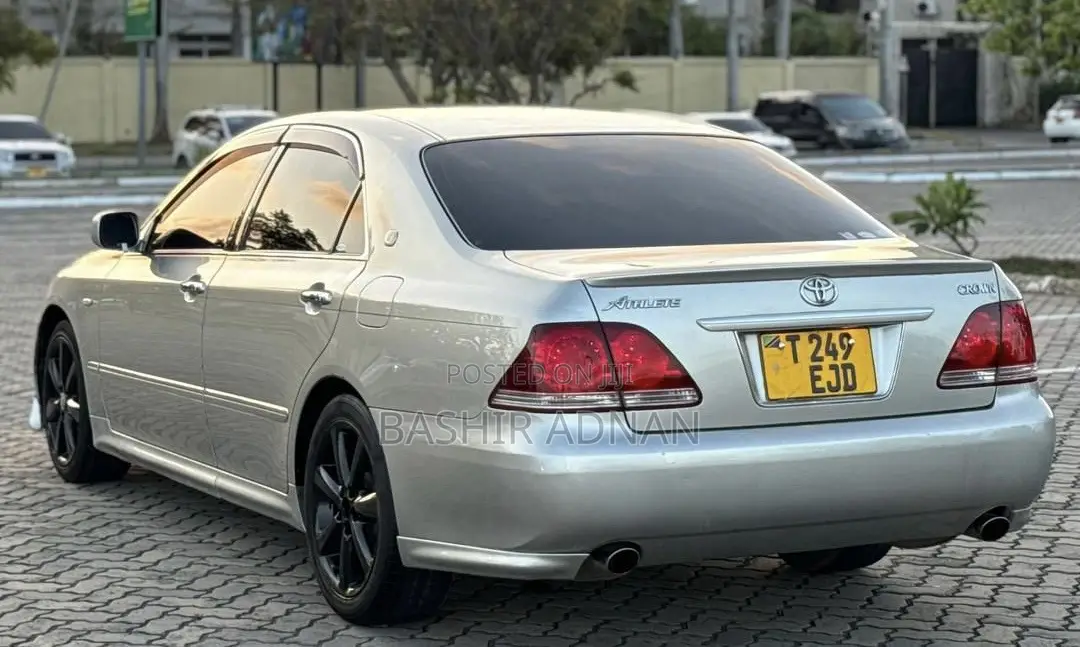 Toyota Crown 2005 Silver