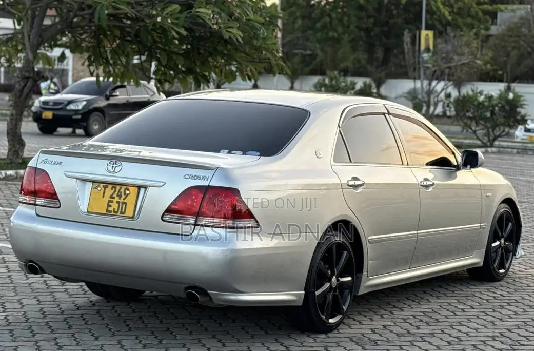 Toyota Crown 2005 Silver