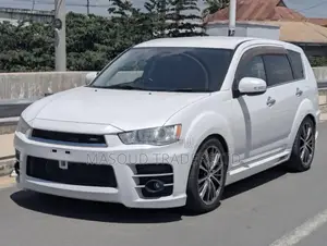 Mitsubishi Outlander Sport SE 2011 White