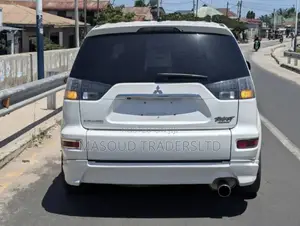 Mitsubishi Outlander Sport SE 2011 White