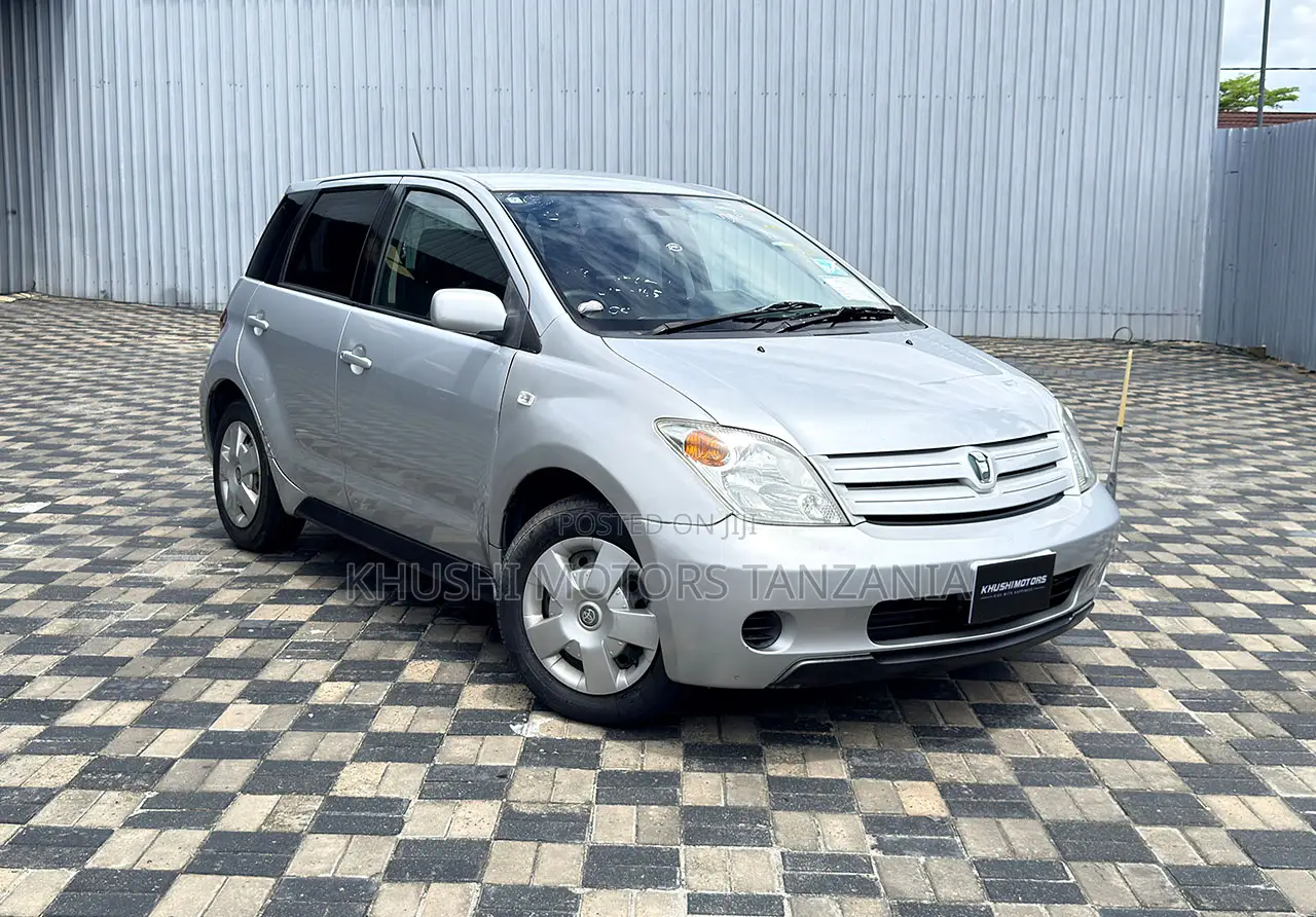 Toyota IST 2004 Silver