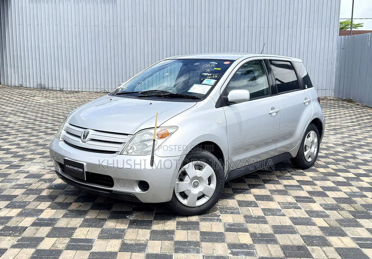 Toyota IST 2004 Silver