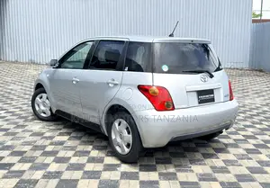 Toyota IST 2004 Silver