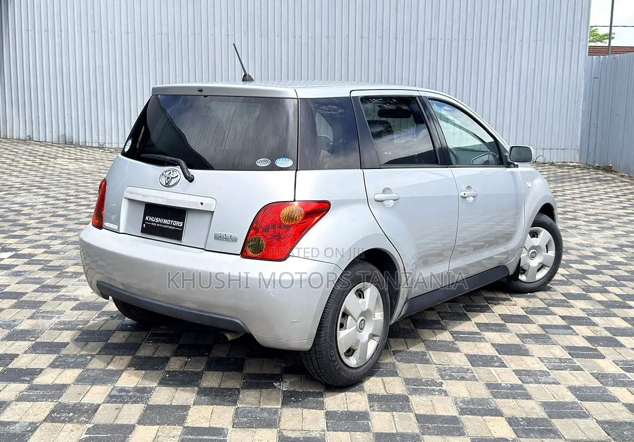 Toyota IST 2004 Silver