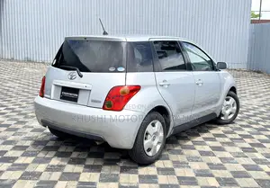 Toyota IST 2004 Silver