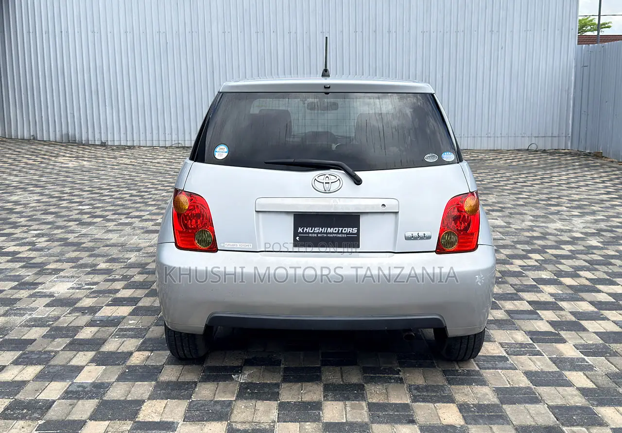 Toyota IST 2004 Silver