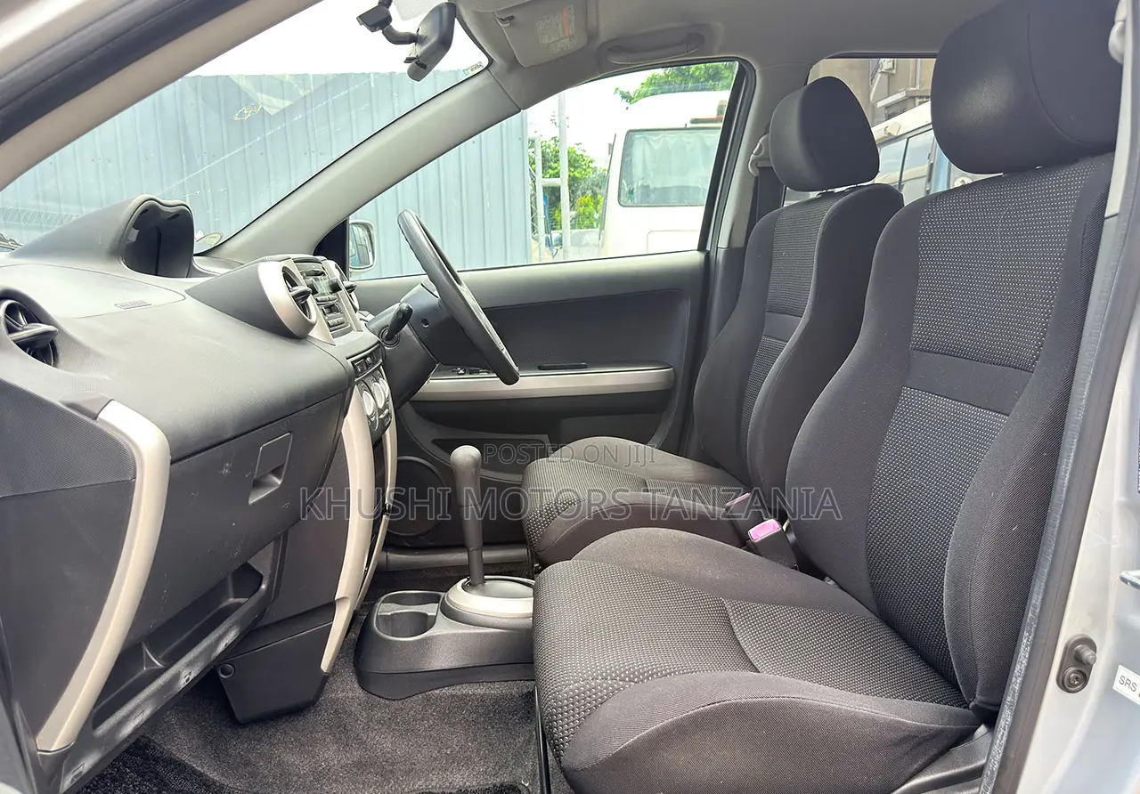 Toyota IST 2004 Silver