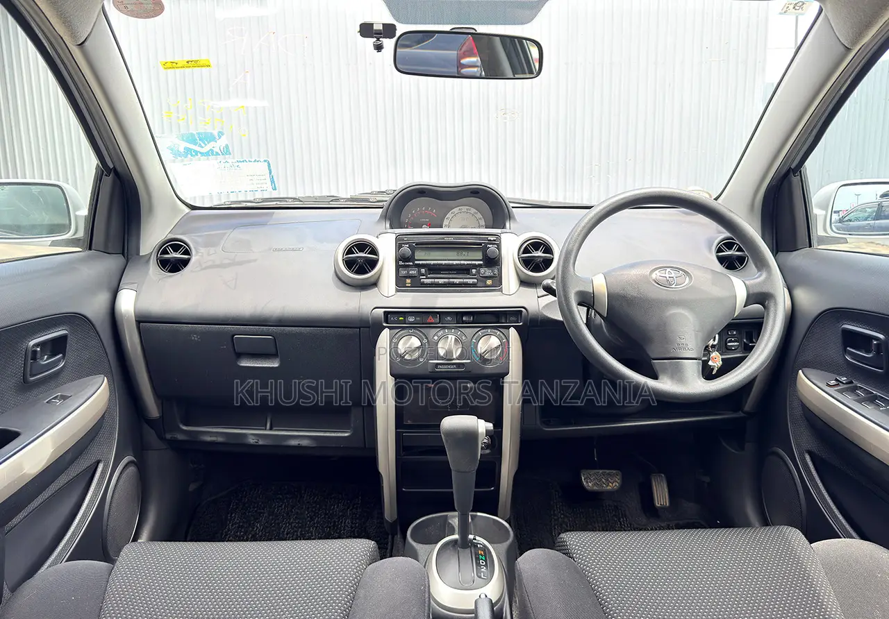 Toyota IST 2004 Silver