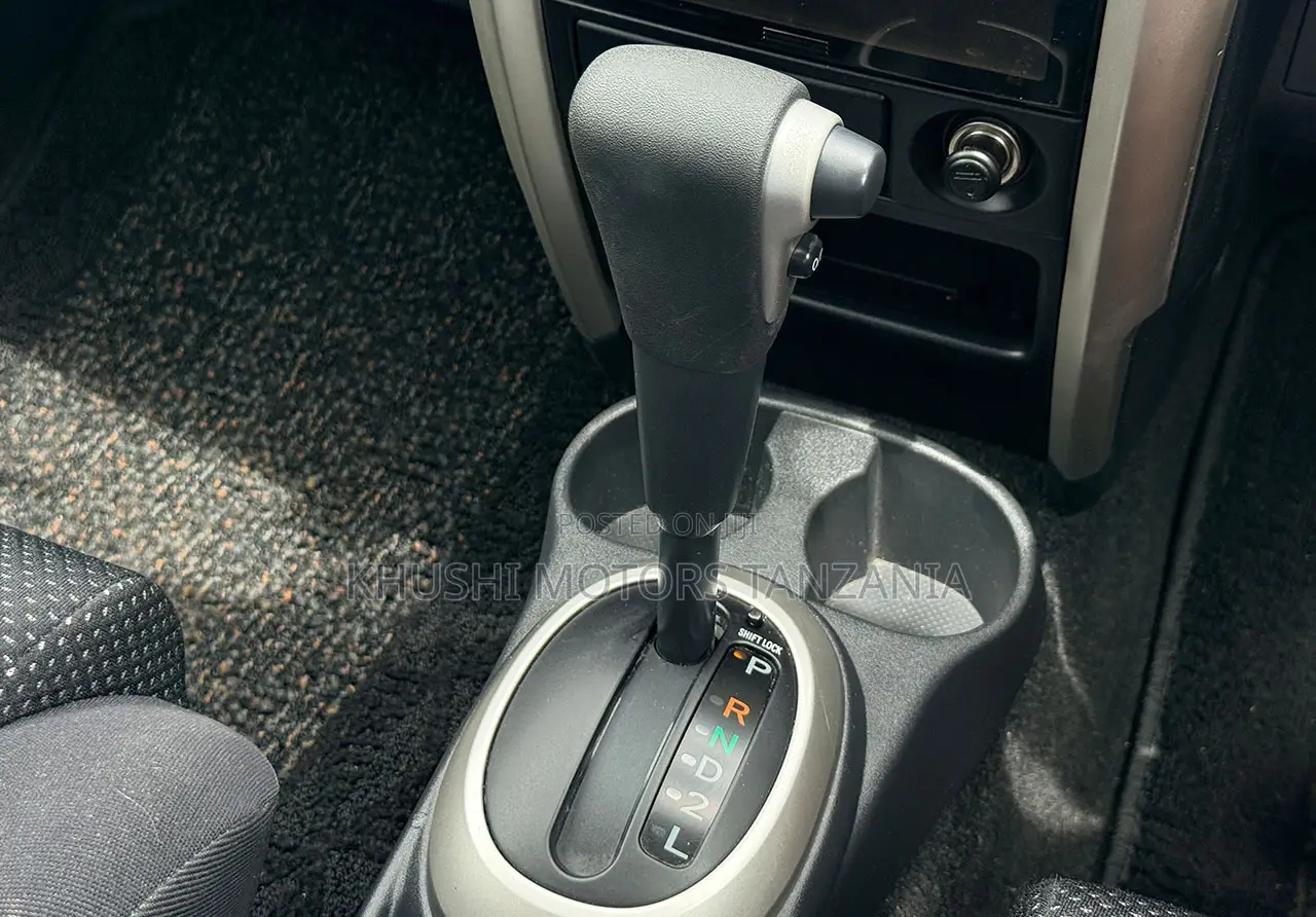 Toyota IST 2004 Silver