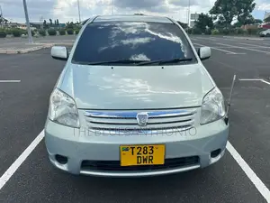 Toyota Raum 2005 Green