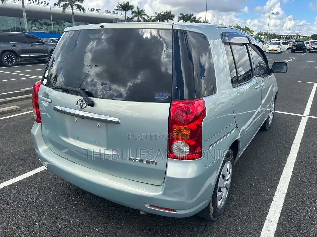 Toyota Raum 2005 Green