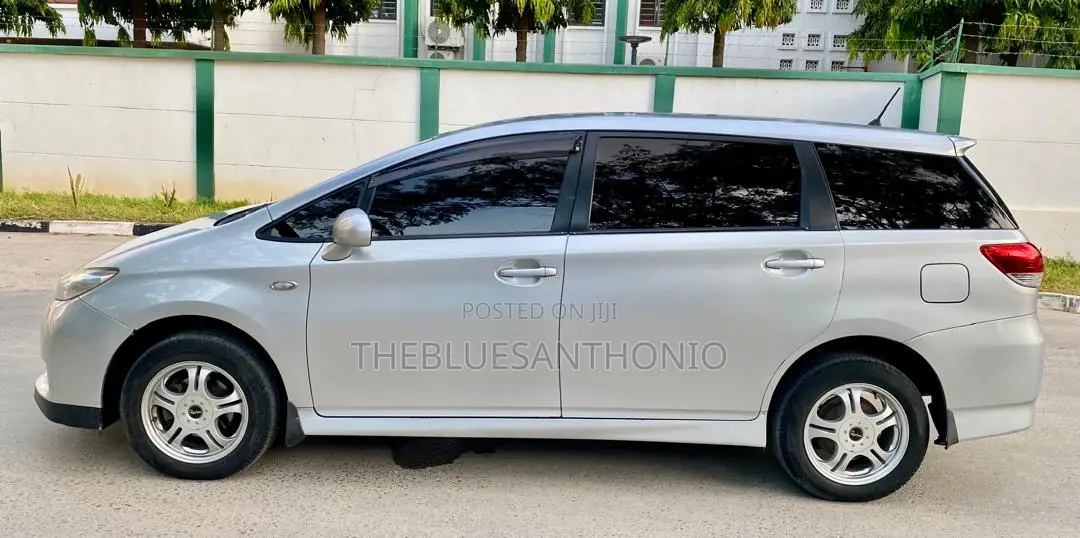 Toyota Wish 2010 Silver