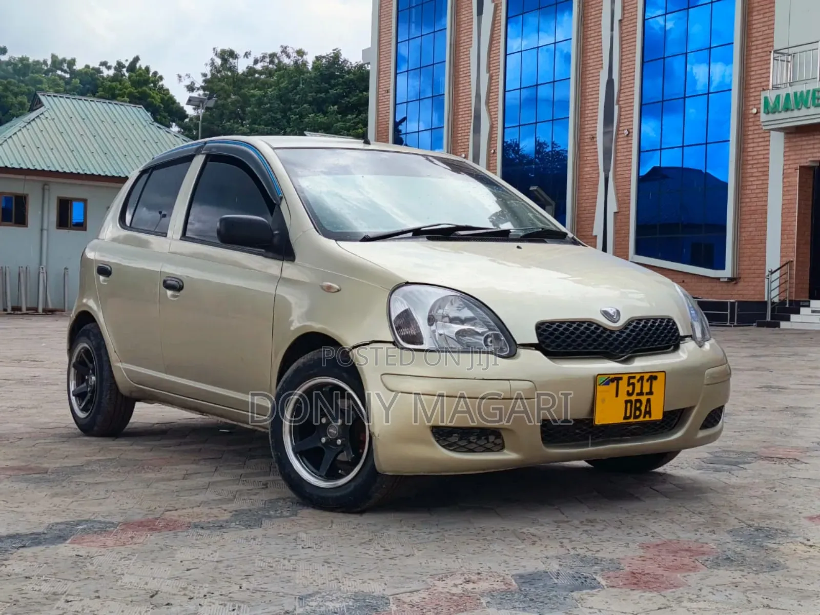 Toyota Vitz 1.3 FWD 3dr 2004 Gold