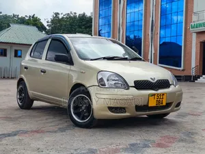 Toyota Vitz 1.3 FWD 3dr 2004 Gold