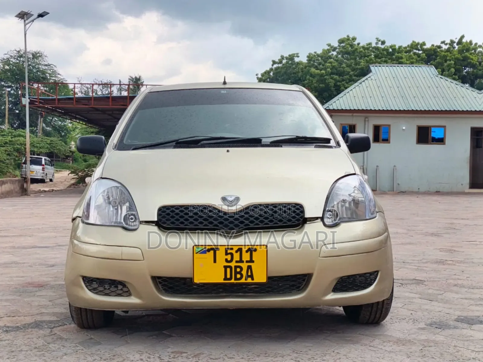 Toyota Vitz 1.3 FWD 3dr 2004 Gold