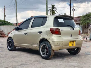 Toyota Vitz 1.3 FWD 3dr 2004 Gold