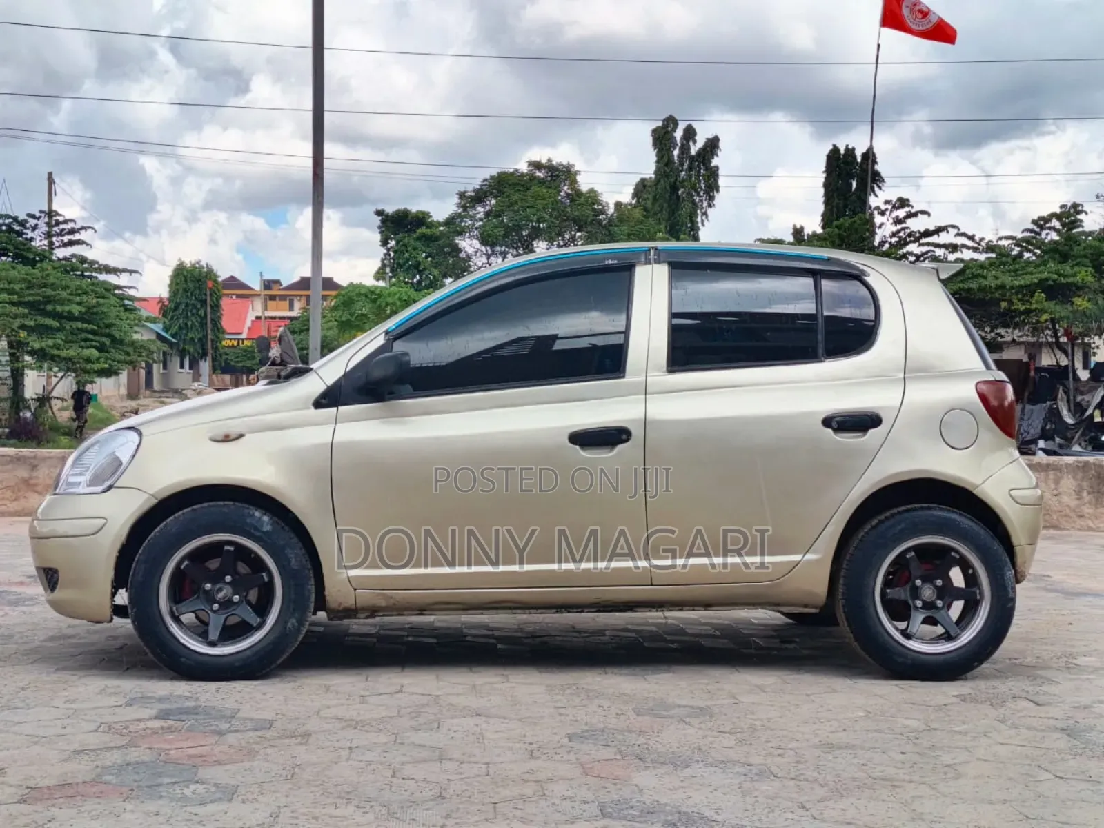 Toyota Vitz 1.3 FWD 3dr 2004 Gold